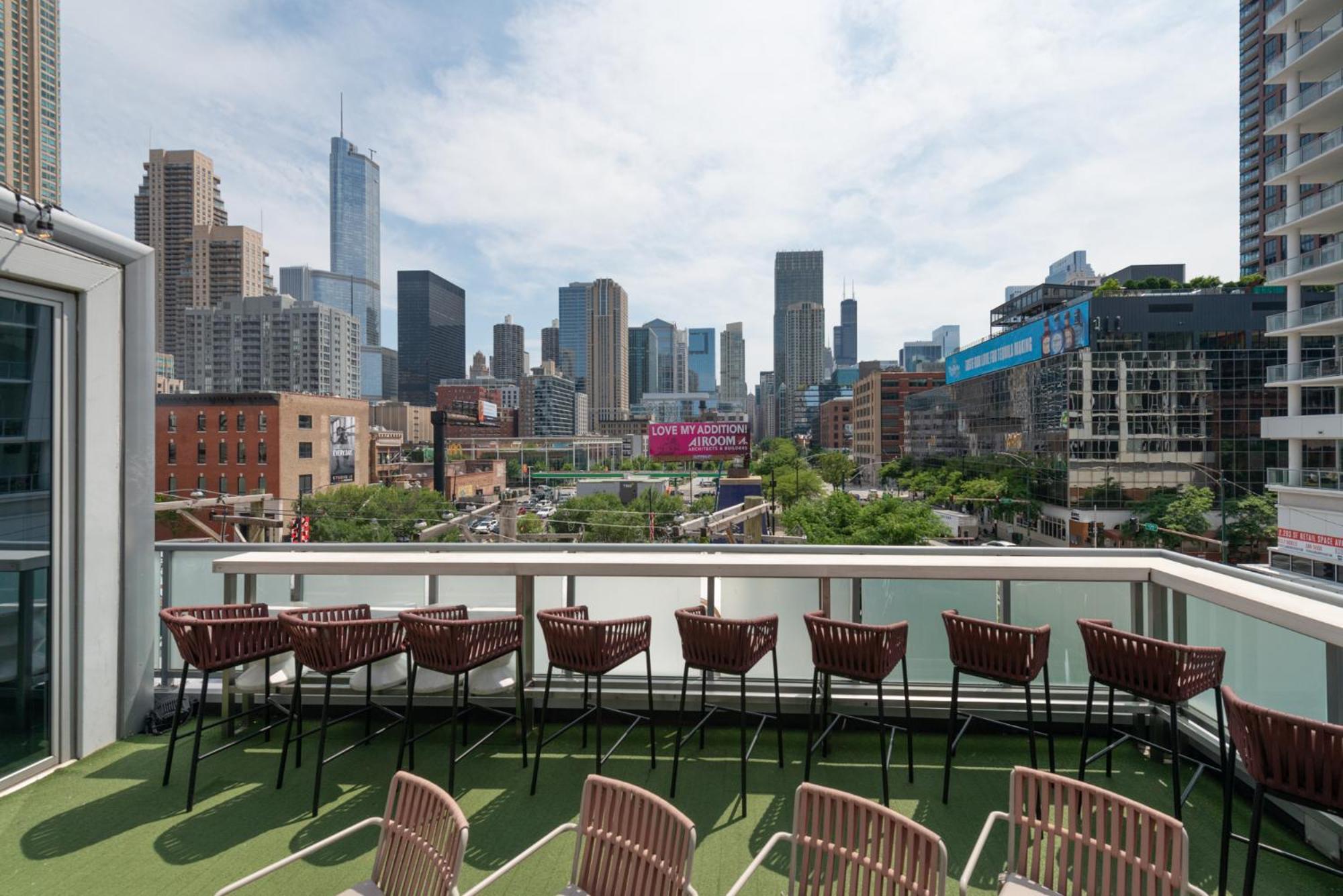 Godfrey Hotel Chicago Exterior photo